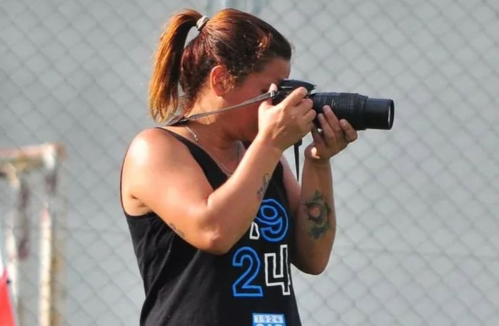 Se hizo fotógrafa de Racing de Córdoba por un problema de salud y le robaron todo: “Me cortaron las manos”