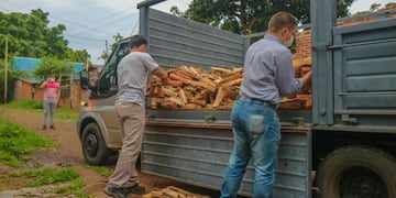 Solidaridad e inclusión: la Municipalidad entregó más de 50 toneladas de leña a comedores y merenderos en la ciudad de Posadas.