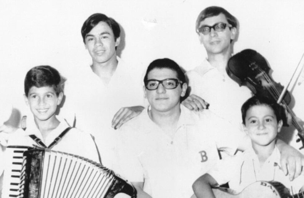 La Mona Jiménez pidió por la salud de su histórico acordeonista que contrajo coronavirus