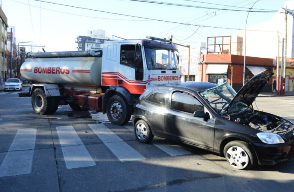 Córdoba: sigue grave el automovilista chocado por autobomba
