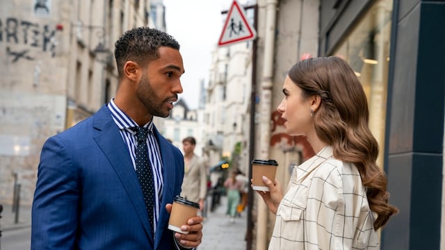 Emily y Alfie en 'Emily in Paris'