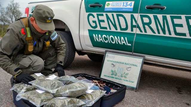 Los agentes revisaron el equipaje, que estaba repleto de marihuana. (Gendarmería Nacional)