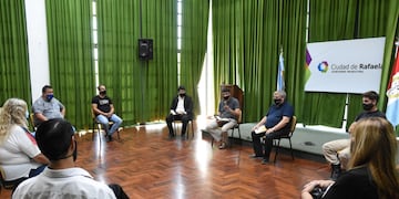 Reunión para coordinar el operativo para el evento musical y gastronómico de este sábado en Rafaela