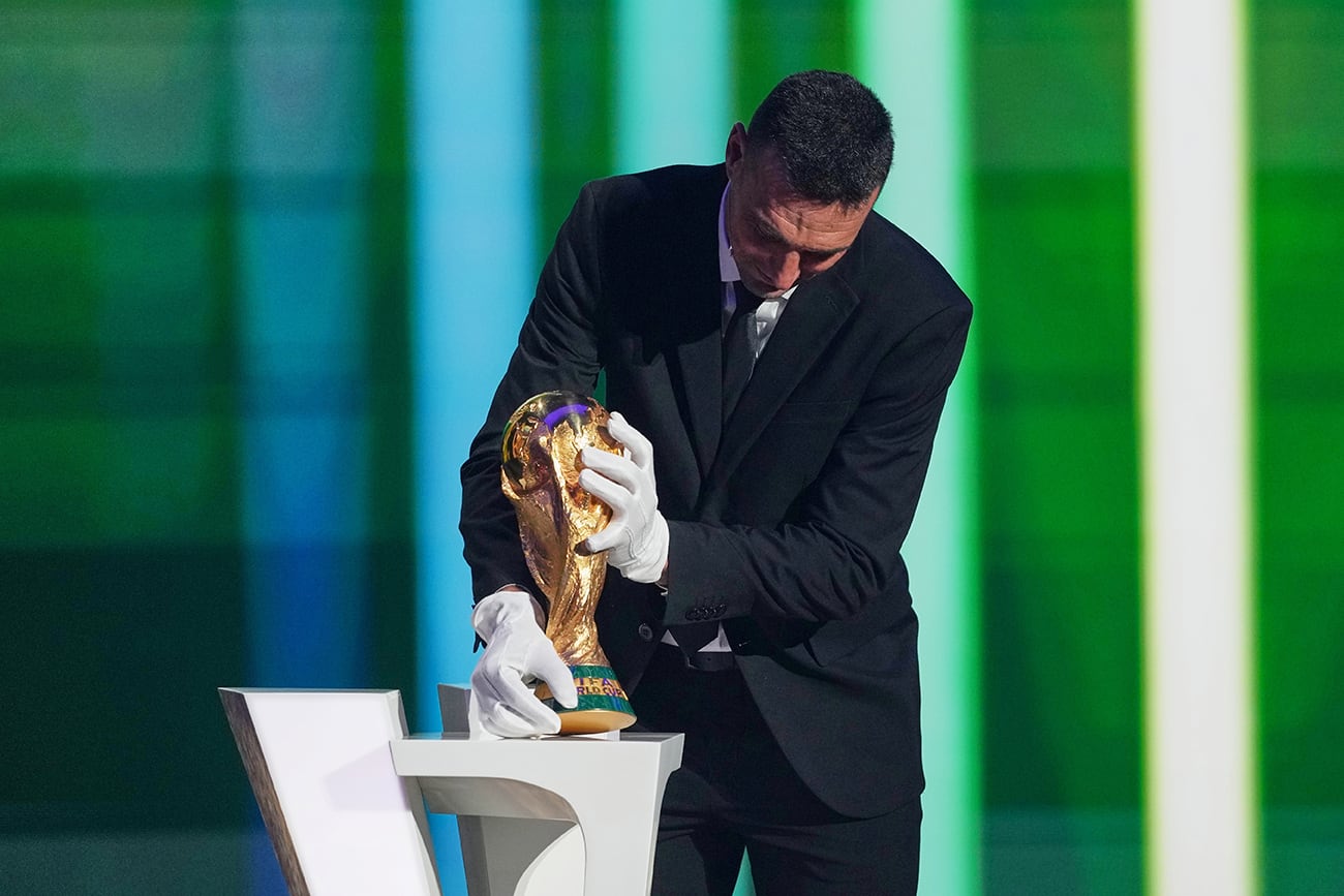 Lionel Scaloni, DT de la selección argentina, en el sorteo del Mundial 2026. (AP)