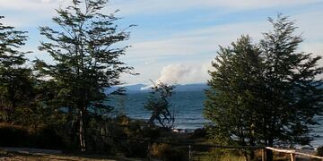 Combaten un incendio forestal en la Reserva Provincial Corazón de la Isla