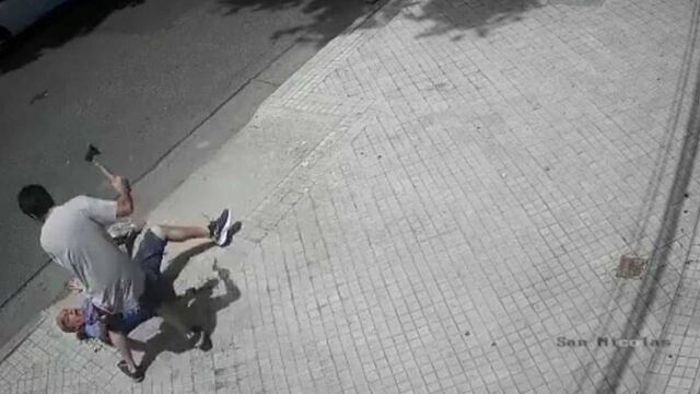Momento del brutal ataque a hachazos