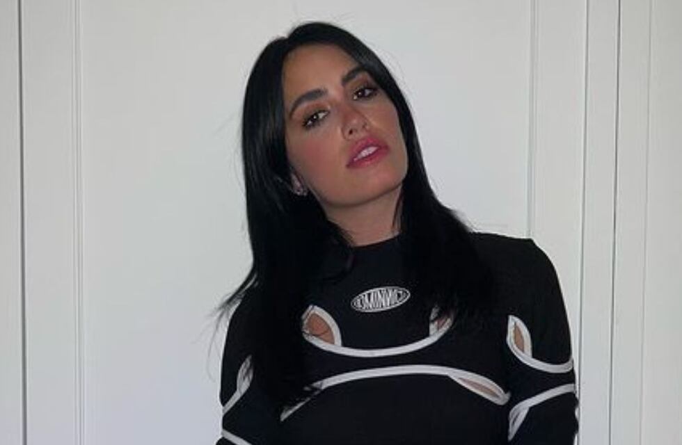 Lali Espósito dejó salir su faceta más rockera: total black y chaleco con tachas