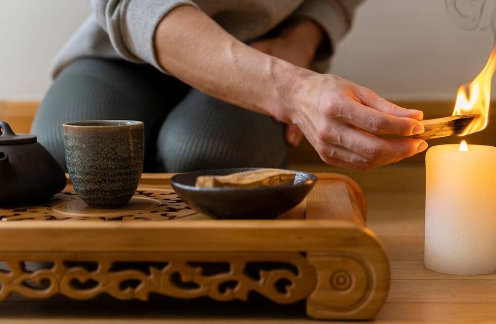 Qué significa escribir el nombre de una persona en un papel y quemarlo