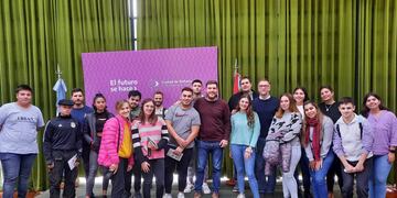 Más jóvenes ingresan a empresas a tener su primer empleo