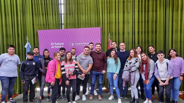 Más jóvenes ingresan a empresas a tener su primer empleo