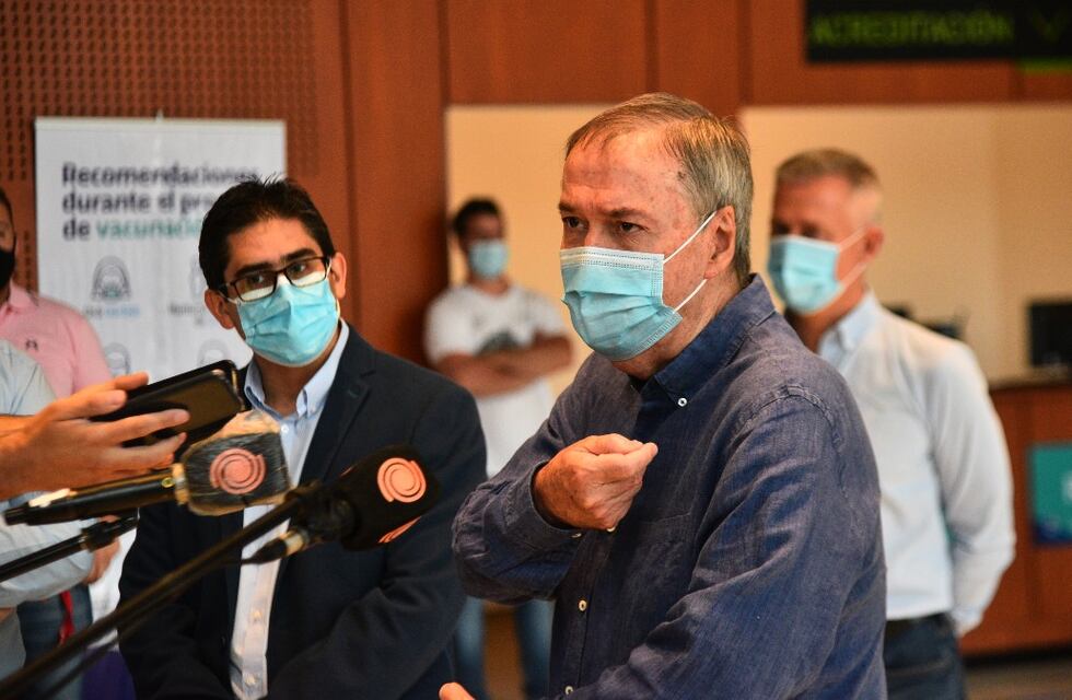 Vacunación en Córdoba: Schiaretti y Cardozo recorrieron el Centro de Convenciones