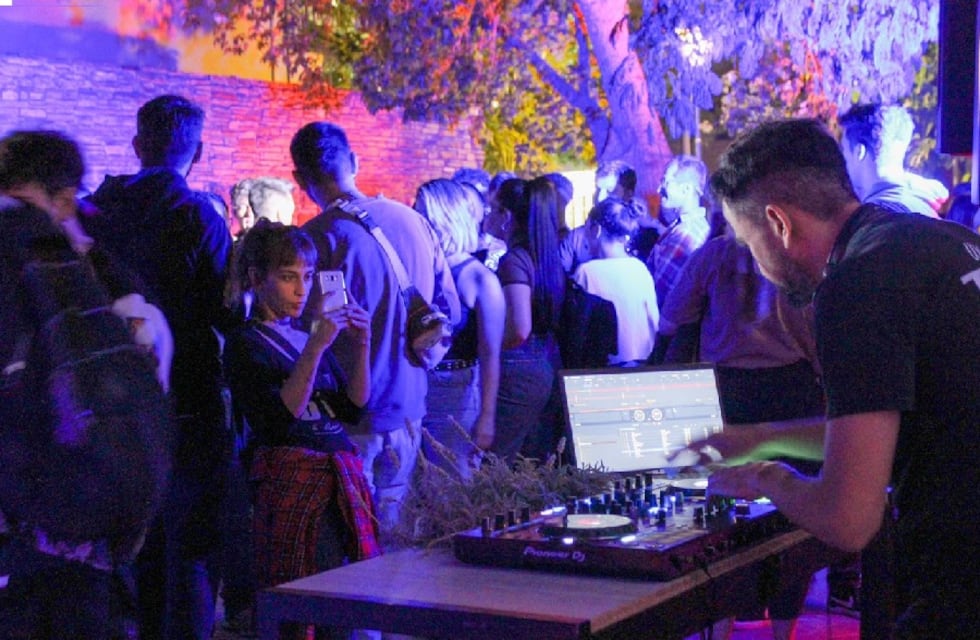 Video: polémica por la fiesta electrónica en una casa histórica para San Juan y el país