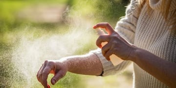 La "mágica" técnica de una cordobesa para ahuyentar mosquitos.