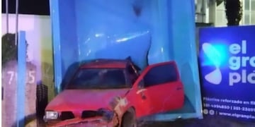 Choque contra pileta. (Policía)