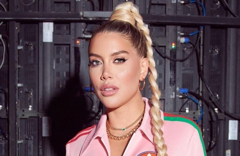 Tras confirmar su separación, Wanda Nara reapareció en Instagram en vestido azul ajustado al cuerpo