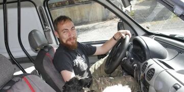 Juan Pablo Visaguirre es un sanjuanino que tiene un servicio exclusivo de taxis para mascotas.