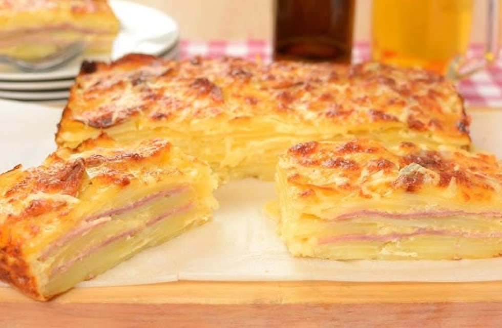 Súper fácil y te salva la cena: la receta para hacer un milhojas de papa crocante