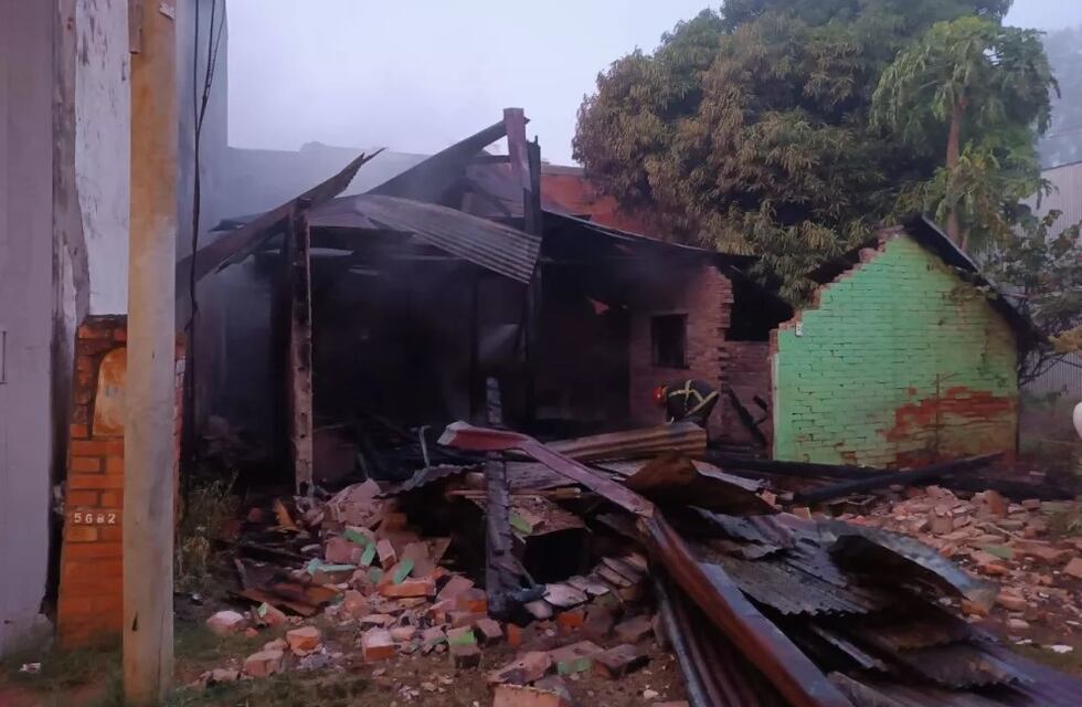 Vecinos de Puerto Rico buscan ayudar a una familia que perdió la casa en un incendio