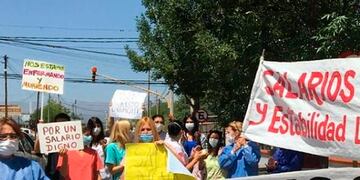 El personal de salud del Hospital Sayago reclamando por un aumento salarial y mejores condiciones laborales.
