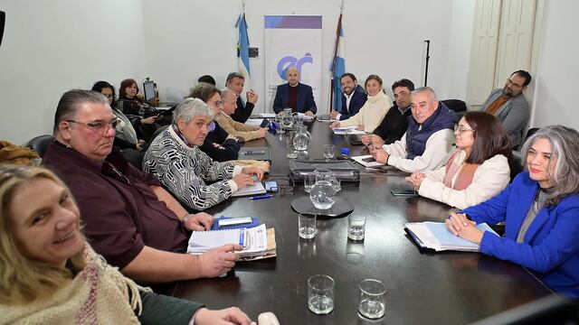 La provincia mejora la oferta a docentes entrerrianos y estos ratificaron el paro