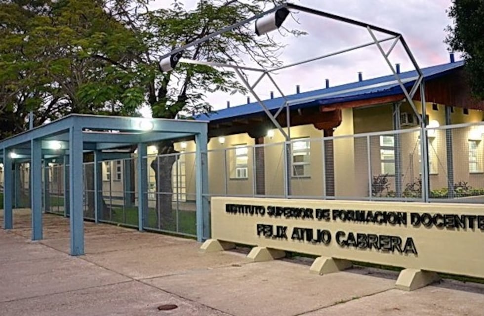 Escuela de Formosa protagonizó un escándalo al descubrir que una alumna llevaba cámaras en la mochila