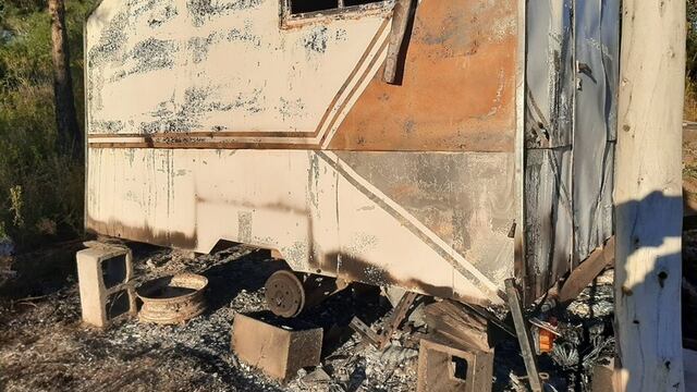 Un grupo de delincuentes cometió actos vandálicos en el Parador Viento del Sur en La Florida. Destruyeron elementos e incendiaron una casa rodante. Gentileza La Gaceta Digital