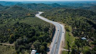 Un automovilista realizó una peligrosa maniobra en la ruta 5 de Córdoba.