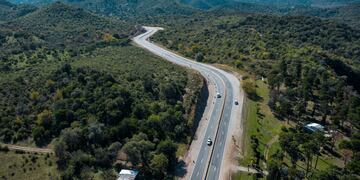 Un automovilista realizó una peligrosa maniobra en la ruta 5 de Córdoba.