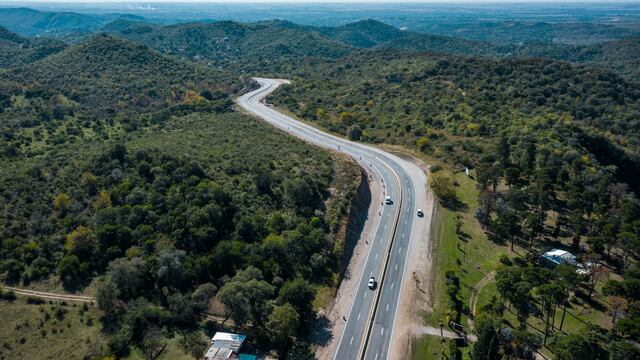 Un automovilista realizó una peligrosa maniobra en la ruta 5 de Córdoba.