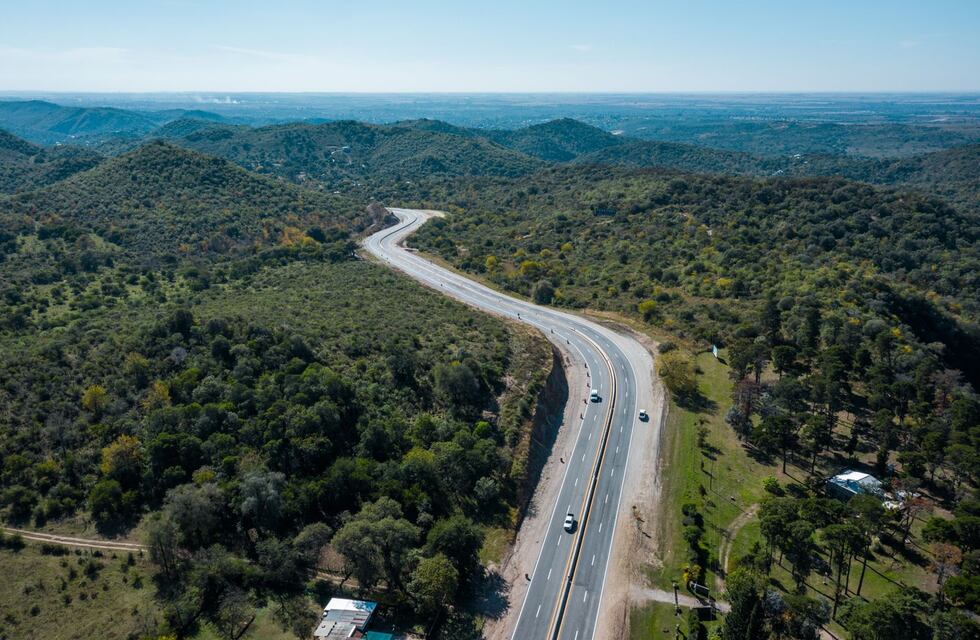 Irresponsabilidad al volante: un automovilista realizó una peligrosa maniobra en Calamuchita