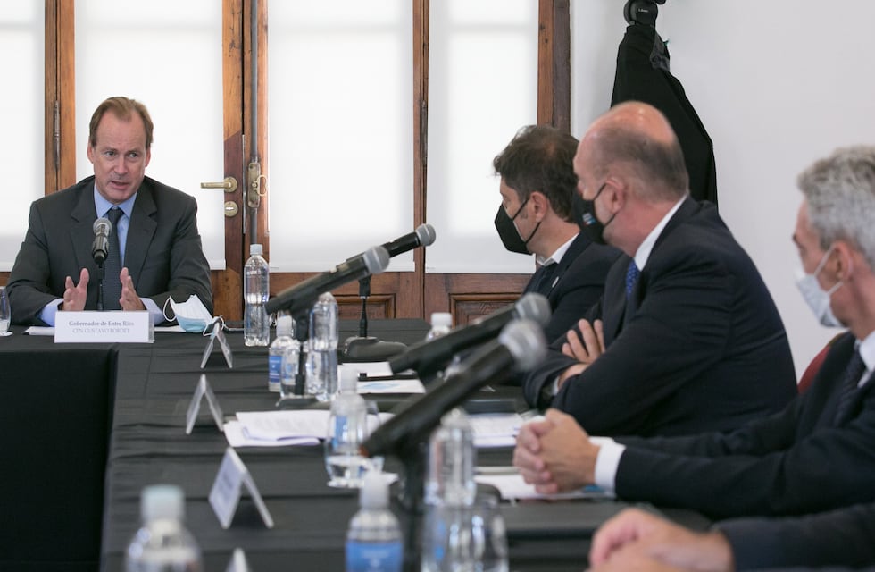 Gustavo Bordet: “Necesitamos volver a tener buques con bandera argentina en la Hidrovía Paraná Paraguay”