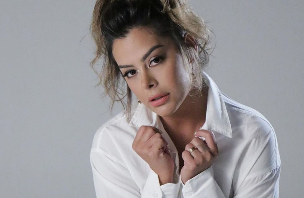 Larissa Riquelme posó con un body rosa y promocionó su nuevo contenido para DivasPlay: “Nos conectamos un fato”