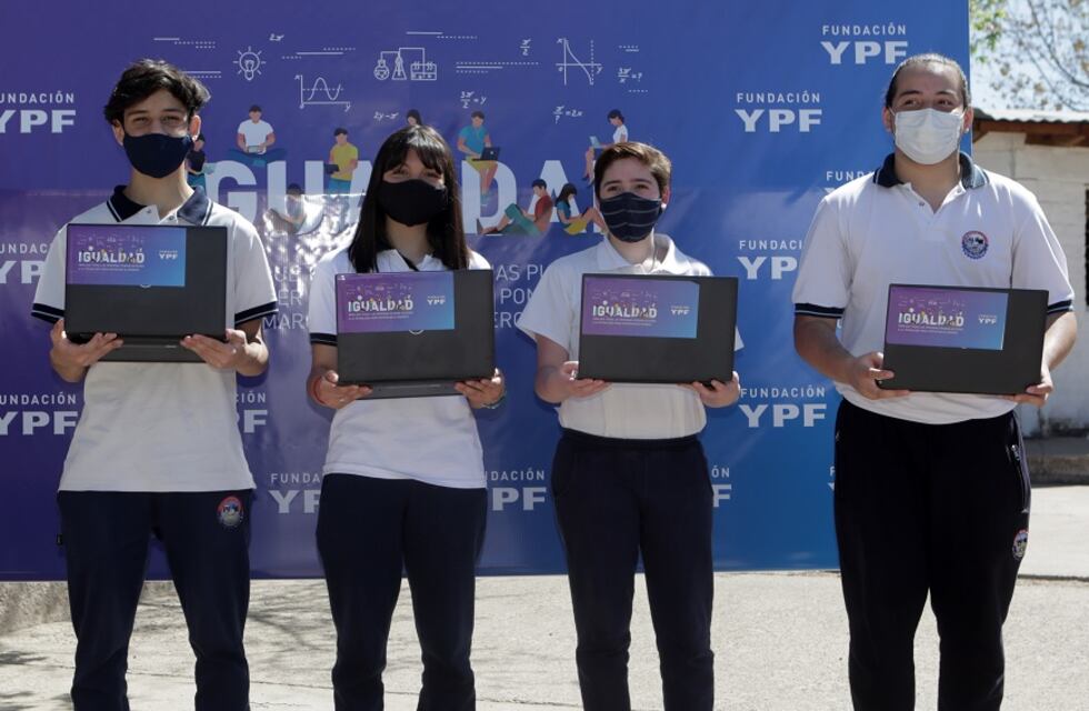 La Fundación YPF donó 510 computadoras a estudiantes de escuelas técnicas mendocinas