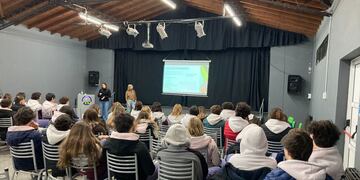Charla de Gestión Ambiental en la Escuela Agropecuaria de Tres Arroyos