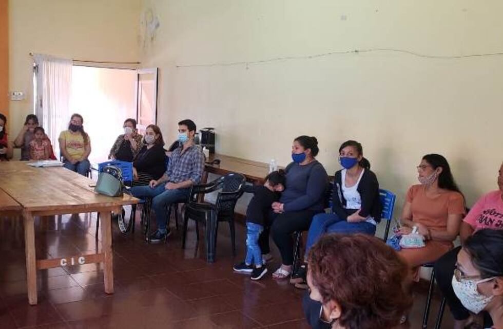 La municipalidad de Oberá se reunió con los padres de alumnos que asisten al centro de apoyo escolar
