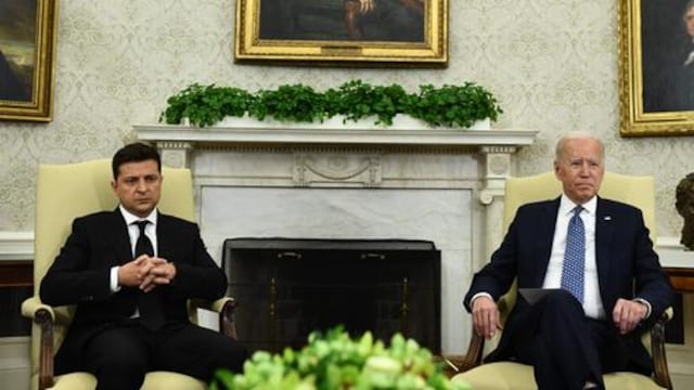 Codo a codo: el presidente de Ucrania, Volodímir Zelenski, junto a su par estadounidense, Joe Biden. Foto: Corresponsalía.