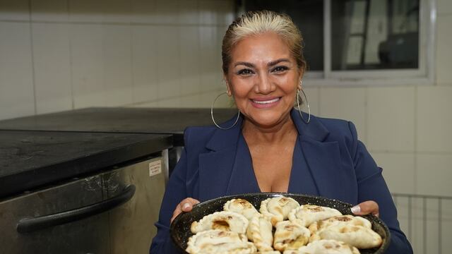 Una imagen de la inauguración del local de empanadas de Gladys La Bomba Tucumana en Recoleta. (Juano Tesone/Clarín).