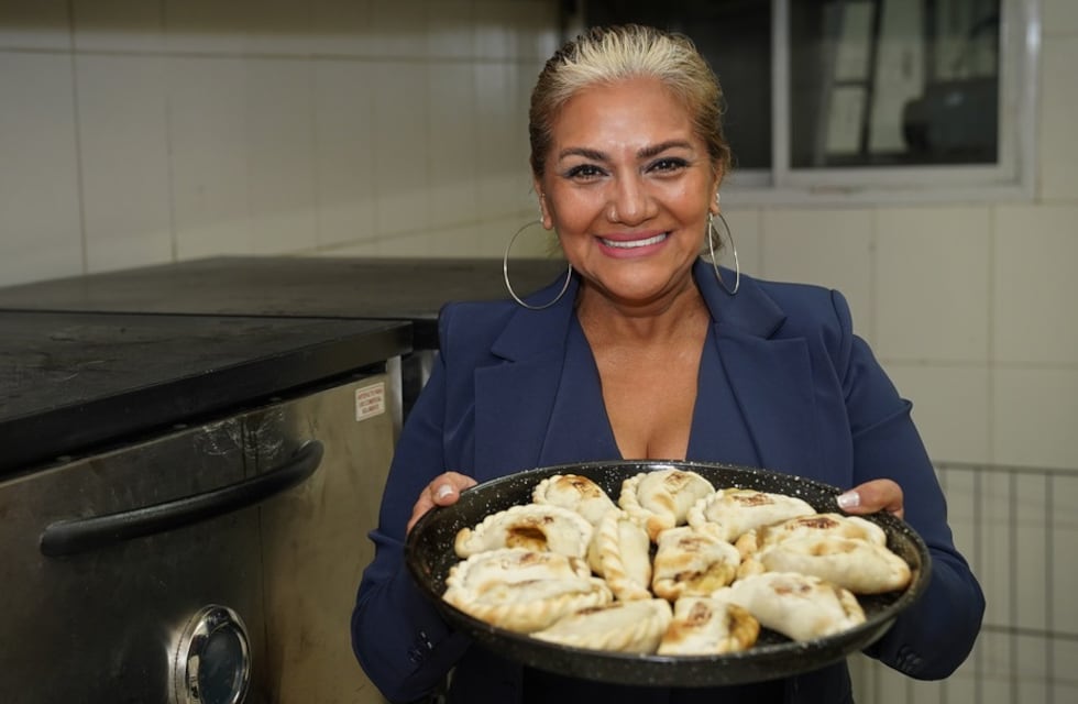 Gladys “La Bomba Tucumana” mostró cómo se hacen las empanadas que vende en su local y reveló el secreto de su receta