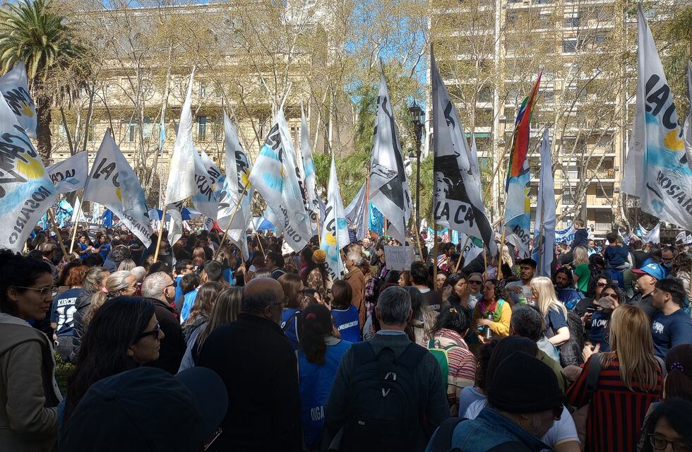 Multitudinaria marcha en Rosario por el atentado a Cristina Kirchner