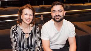 Diana Mondino junto al presidente de la Asociación de Jóvenes Empresarios, José Luis Acevedo.
