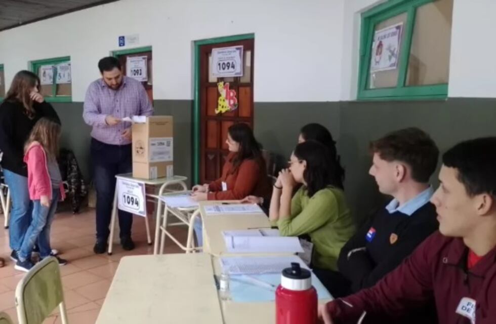 Matías Sebely, candidato a intendente de Alem, emitió su voto
