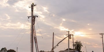 Mejoras en postes y tendido eléctrico en San José y San Javier.