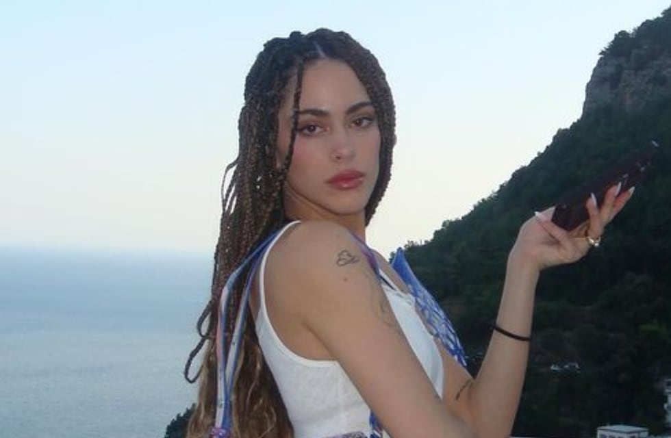Tini Stoessel desafió los límites de la censura y lució una microbikini ultra diminuta