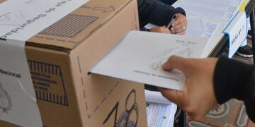 Algunas jóvenes emitirán su voto por primera vez, algo que genera emoción y carga para ellos. La opinión de cuatro maipucinos al respecto.