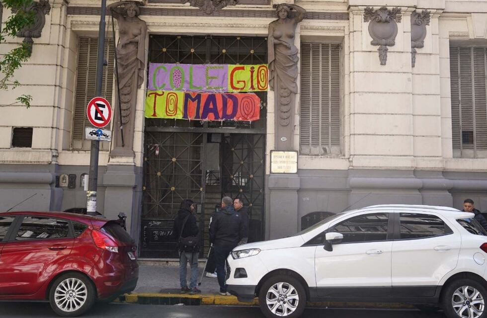 En medio de la masiva toma de colegios, gremios docentes y alumnos marcharán a la Jefatura de Gobierno porteña