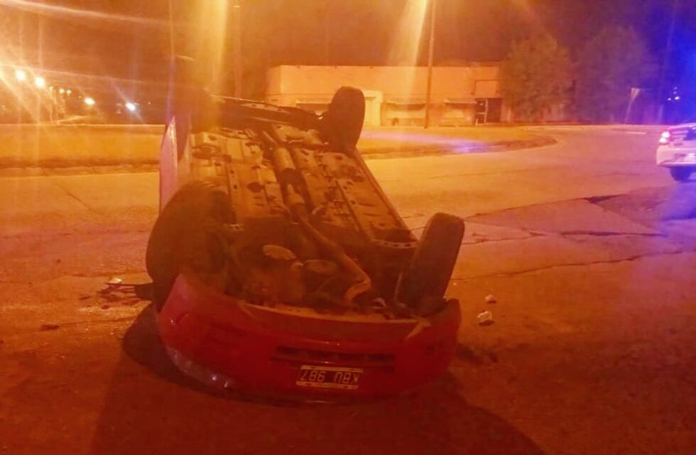Vuelco en Av. Consitituyente y la Ruta 228
