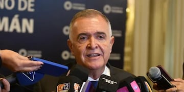 El viaje de Jaldo incluye gestiones por el aeropuerto Benjamín Matienzo, agua potable y distribución energética.