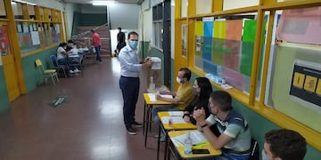 El candidato Martín Gill emitió su sufragio en Villa María.