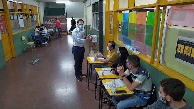 El candidato Martín Gill emitió su sufragio en Villa María.