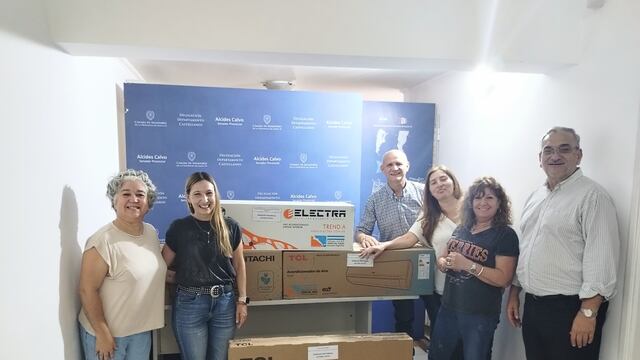 Calvo entregó equipos a escuelas de Rafaela